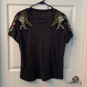 Shirt with embroidered sleeves